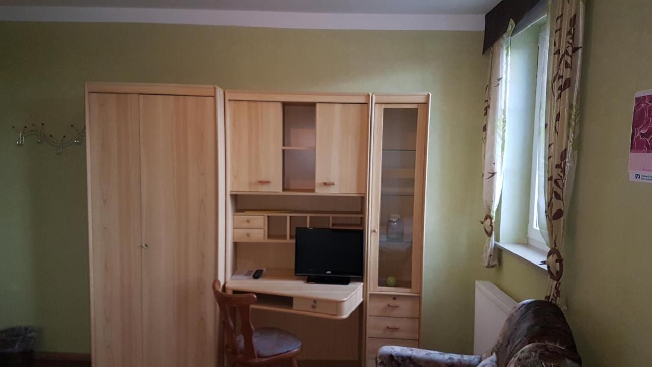 Irmelshausen Landgasthof "Zur Linde" מראה חיצוני תמונה