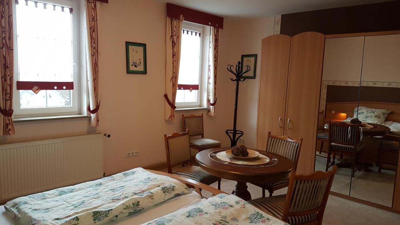 Irmelshausen Landgasthof "Zur Linde" מראה חיצוני תמונה